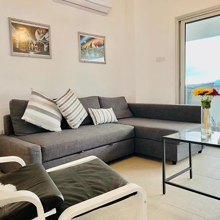Апартаменты Panoramic Seaside Getaway, 2-Br Penthouse Ларнака Экстерьер фото