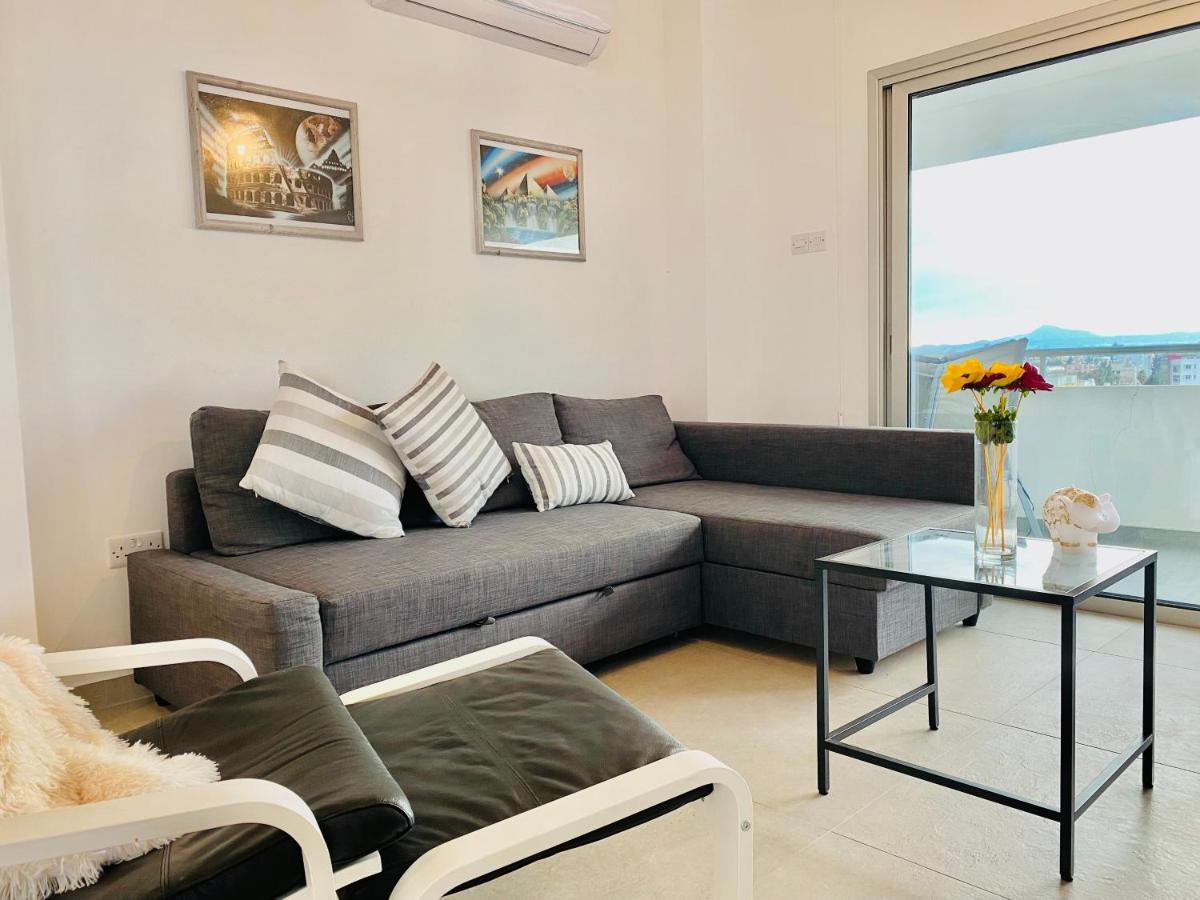 Апартаменты Panoramic Seaside Getaway, 2-Br Penthouse Ларнака Экстерьер фото