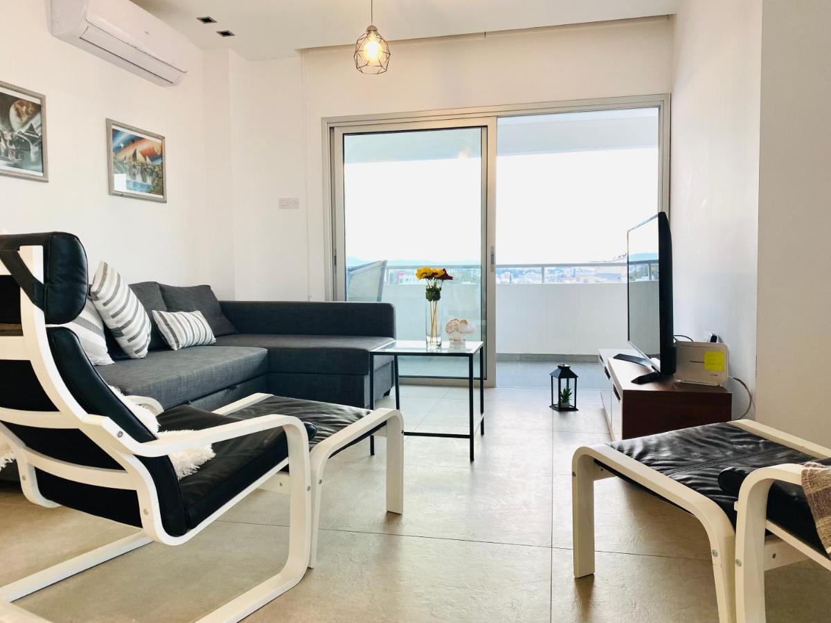 Апартаменты Panoramic Seaside Getaway, 2-Br Penthouse Ларнака Экстерьер фото